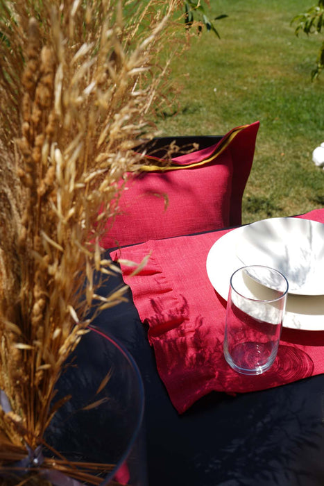 Placemat Capri with Ruffle- Fuschia - FineFamilyGoods