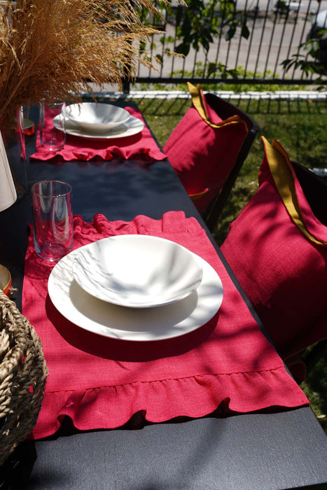 Placemat Capri with Ruffle- Fuschia - FineFamilyGoods